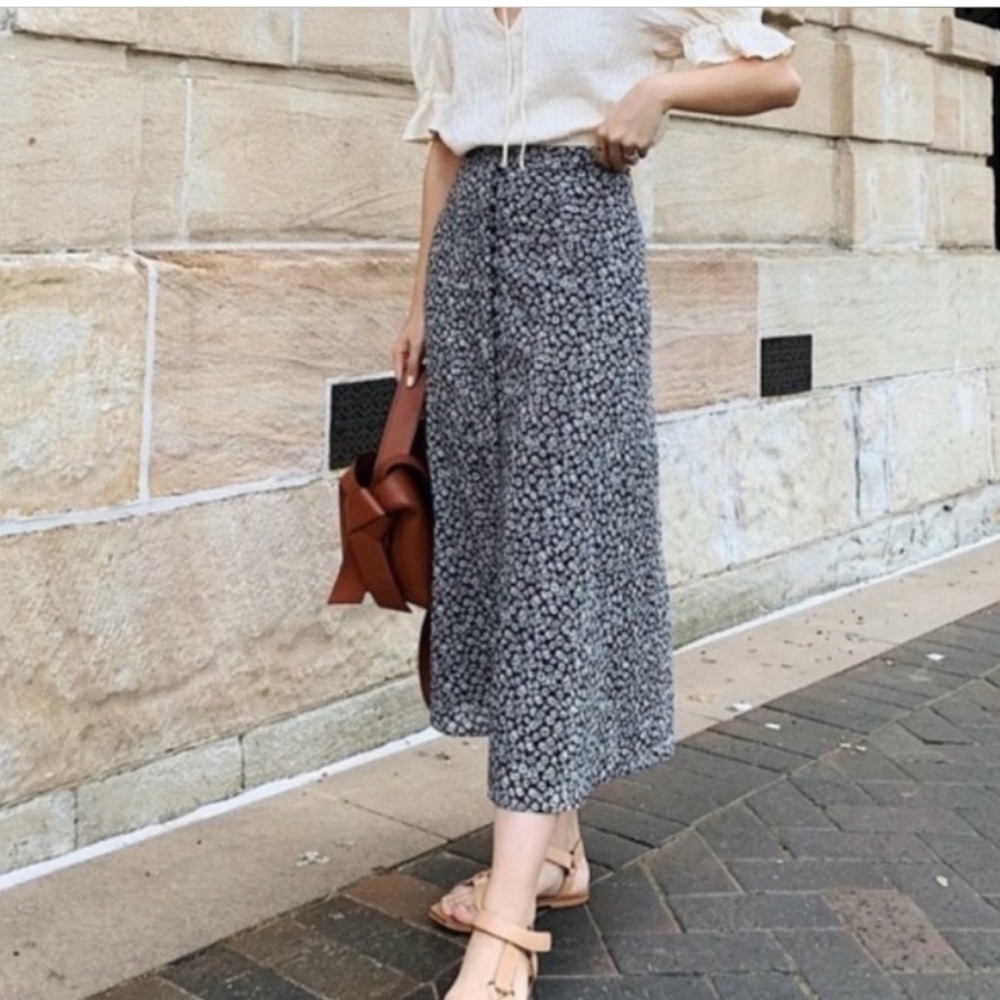 & Other Stories Cotton Navy Floral Midi Skirt 34/US2 - Picture 4 of 10
